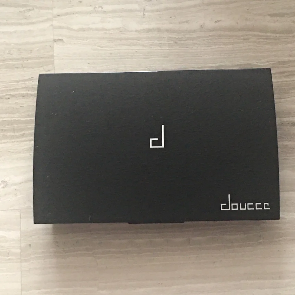 Doucce Natural Brown Beige Eye Shadow Palette - Picture 2 of 2